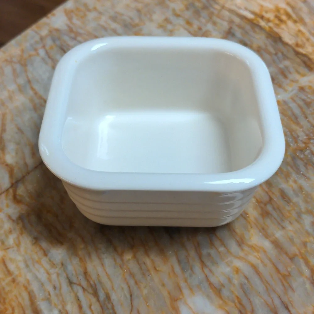 GOOD HOUSEKEEPING Small Dish or Bowl - Picture 2 of 3